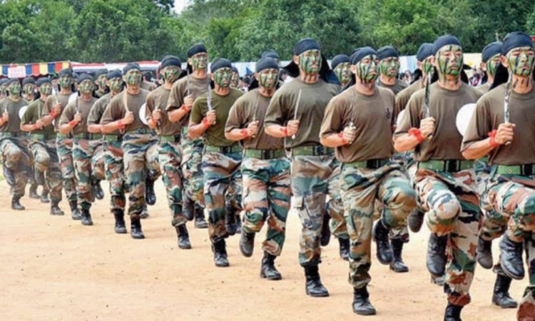 བལ་ཡུལ་གྱི་གོར་དམག་གིས་སྦྱོང་བརྡར་བྱེད་བཞིན་པ། དྲ་ལམ་གྱི་པར།