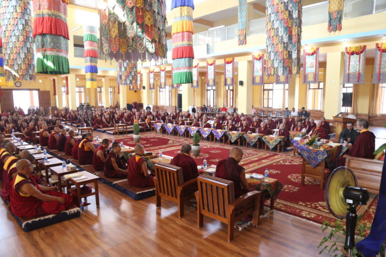 གཞུང་ཆེན་རིས་མེད་བགྲོ་གླེང་ཐེངས་བདུན་པ་ཁམས་སྒར་འབྲུག་མཐོ་སློབ་དྷརྨ་ཀཱ་རའི་གཙུག་ལག་སློབ་གཉེར་ཁང་དུ་འཚོག་བཞིན་པ། བོད་མིའི་སྒྲིག་འཛུགས་ཀྱི་པར། ༢༠༢༤།༠༦།༠༣