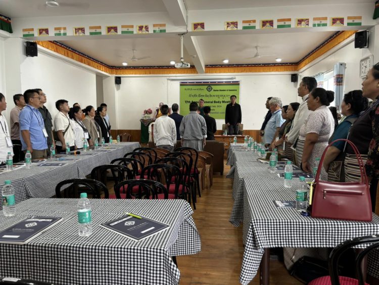 དྷ་ས་ས་གནས་མགོ་འཛིན་ཚོགས་ཁང་དུ་བོད་མིའི་ཚོང་ལས་བདེ་ཚོགས་ཀྱི་ལོ་འཁོར་ཚོགས་ཆེན་ཐེངས་བཅུ་བདུན་པ་འཚོག་བཞིན་པ། ༢༠༢༤།༧།༣ དུས་བབ་ཀྱི་པར།