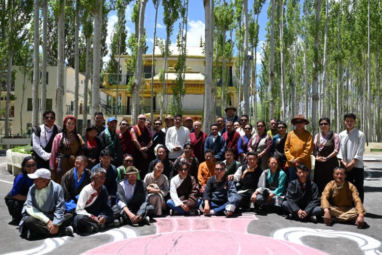 ཕྱི་ལོ་ ༢༠༢༤ ཟླ་ ༧ ཚེས་ ༨ ཉིན་བོད་མིའི་སྒྲིག་འཛུགས་ཀྱི་སྲིད་སྐྱོང་སྤེན་པ་ཚེ་རིང་མཆོག་ལ་དྭགས་སུ་སྐོར་སྐྱོད་ཐེངས་གཉིས་པ་དབུ་འཛུགས་གནང་། ༢༠༢༤།༠༧།༠༨ བོད་མིའི་སྒྲིག་འཛུགས་ཀྱི་པར།