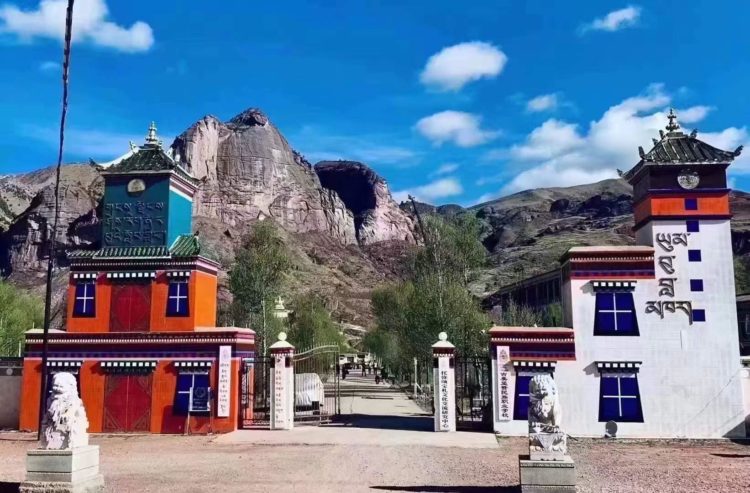 གངས་ལྗོངས་ཤེས་རིག་ནོར་བུའི་སློབ་གླིང་། བོད་ཀྱི་དུས་བབ་གསར་ཁང་།