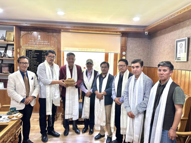 བོད་མིའི་སྒྲིག་འཛུགས་ཀྱི་སྲིད་སྐྱོང་སྤེན་པ་ཚེ་རིང་མཆོག་ལ་དྭགས་ཀྱི་གནད་ཡོད་མི་སྣར་མཇལ་འཕྲད་གནང་། བོད་མིའི་སྒྲིག་འཛུགས་ཀྱི་པར།