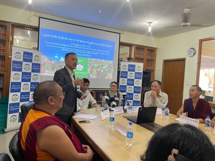 རྭ་རྒྱ་ཤེས་རིག་ནོར་གླིང་སྒོ་བརྒྱབ་པའི་རྒྱུ་རྐྱེན་དང་ཤུགས་རྐྱེན་ཞེས་པའི་དཔྱད་གླེང་སྐབས། ༢༠༢༤།༧།༢༩ བོད་ཀྱི་དུས་བབ་ཀྱི་པར།