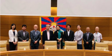 བོད་མིའི་སྒྲིག་འཛུགས་ཀྱི་ཤེས་རིག་བཀའ་བློན་ལྕང་ར་ཐར་ལམ་སྒྲོལ་མ་མཆོག་ཉི་ཧོང་གྲོས་ཚོགས་ནང་དུ་ཕེབས། ༢༠༢༤།༠༧།༠༨ བོད་མིའི་སྒྲིག་འཛུགས་ཀྱི་པར།