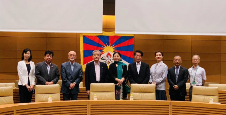 བོད་མིའི་སྒྲིག་འཛུགས་ཀྱི་ཤེས་རིག་བཀའ་བློན་ལྕང་ར་ཐར་ལམ་སྒྲོལ་མ་མཆོག་ཉི་ཧོང་གྲོས་ཚོགས་ནང་དུ་ཕེབས། ༢༠༢༤།༠༧།༠༨ བོད་མིའི་སྒྲིག་འཛུགས་ཀྱི་པར།