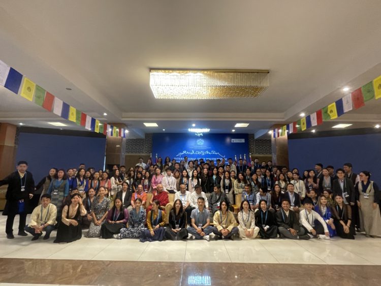 འདི་ལོའི་རྒྱལ་སྤྱིའི་བོད་ཀྱི་གཞོན་སྐྱེས་ཚོགས་ཆེན་ཐོག་རྒྱལ་ཁབ་ ༡༣ ནས་ཚོགས་ཞུགས་བ་ཕོ་མོ་གྲངས་  ༡༠༥ ལྷག་གིས་མཉམ་ཞུགས་གནང་འདུག  ༢༠༢༤།༠༧།༠༣ དུས་བབ་ཀྱི་པར།