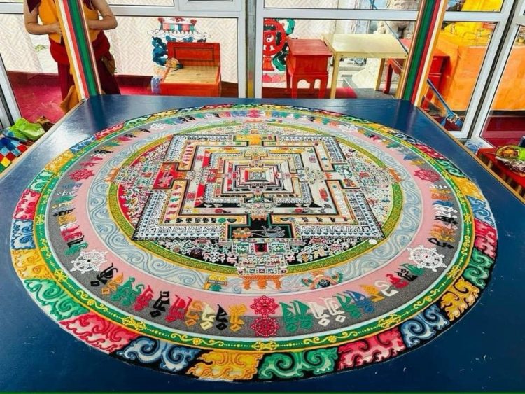 སོག་ཡུལ་དགའ་ལྡན་ཐེག་ཆེན་གླིང་གི་དཔལ་དུས་ཀྱི་འཁོར་ལོ། དགའ་ལྡན་ཐེག་ཆེན་གླིང་གི་པར།