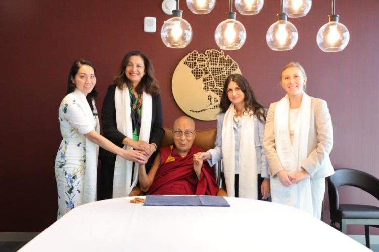 བོད་དོན་དམིགས་བསལ་འབྲེལ་མཐུད་པས་ནེའུ་ཡོག་ནས་༧གོང་ས་མཆོག་ལ་མཇལ་བཅར་ཞུས། པར་དབང་། ལྕམ་ཨུ་ཛི་ར་ཛེ་ཡའི་ཨེག་སི་སྤྱི་ཚོགས་དྲ་རྒྱ།