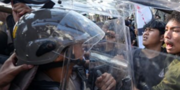 RSF condemns police violence against several journalists covering a protest in Indonesia. Photo:BAY ISMOYO/AFP