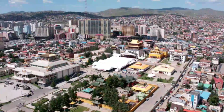 སོག་ཡུལ་གྱི་རྒྱལ་ས་ཨུ་ལིན་པཱ་ཐིར་ཡོད་པའི་དགའ་ལྡན་ཐེག་ཆེན་གླིང་། པར་འབྲེལ་ཡོད་ནས་མཁོ་སྤྲོད་གནང་།