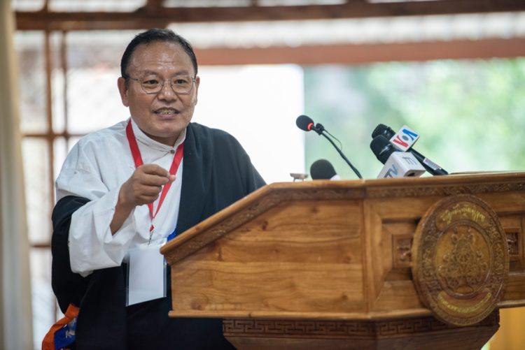 ཕྱི་སྡོད་པེན་བོད་ཀྱི་རྩོམ་པ་པོའི་མཐུན་ཚོགས་ཀྱི་ཚོགས་གཙོ་འབུམ་རམས་པ་བསོད་ནམས་རྒྱལ་མཚན་ལགས་ཀྱིས་གསུང་བཤད་གནང་། ༢༠༢༤།༠༨།༢༤ བོད་མིའི་སྒྲིག་འཛུགས་ཀྱི་པར།