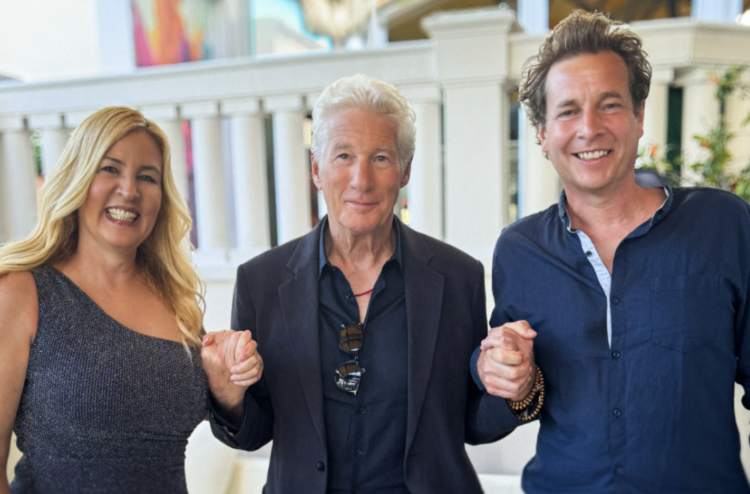 བདེ་སྐྱིད་ཀྱི་ཤེས་རབ་ཅེས་པའི་དངོས་བྱུང་གློག་བརྙན་གྱི་བཟོ་བསྐྲུན་པ་དག པར་དྲ་ལམ་ནས་བླངས། 
 