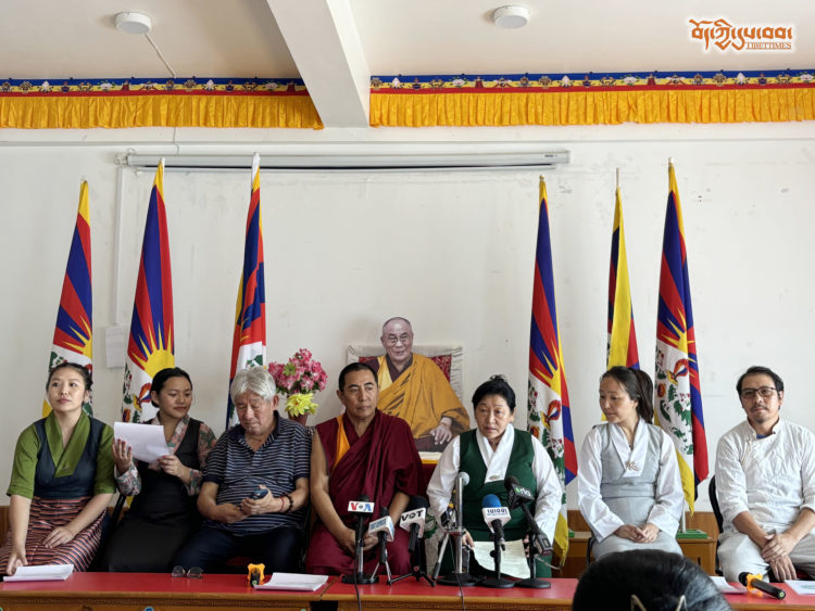 དྷ་ས་ས་གནས་མགོ་འཛིན་ཚོགས་ཁང་དུ་གཞུང་འབྲེལ་མ་ཡིན་པའི་ཚོགས་པ་ཁག་བརྒྱད་ཀྱིས་ངོ་རྒོལ་བསྒྲགས་གཏམ་སྤེལ་བ། དུས་བབ་ཀྱི་པར། ༢༠༢༤།༩།༢༣