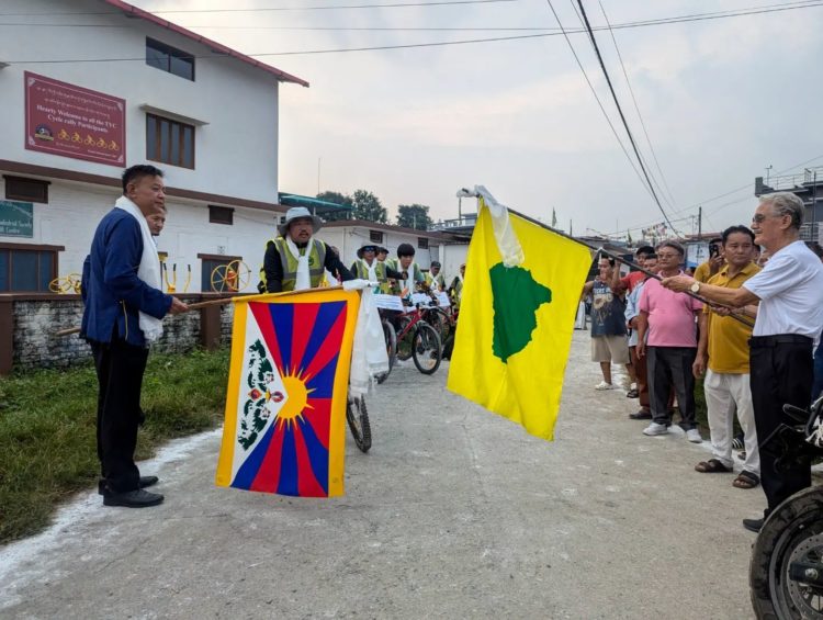 བདེ་སྐྱིད་གླིང་ནས་ལྡི་ལི་བར་དུ་བོད་དོན་རྐང་འཁོར་སྐོར་སྐྱོད་ཀྱི་ལས་འགུལ་སྤེལ་བཞིན་འདུག བོད་མིའི་རང་དབང་གི་པར།