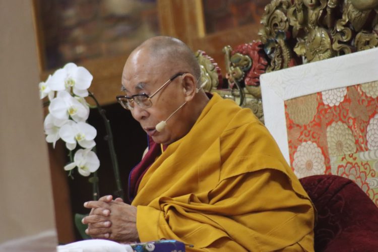 ༧གོང་ས་རྒྱལ་བ་རིན་པོ་ཆེ་མཆོག་ནས་རྗེ་རིན་པོ་ཆེ་མཆོག་གིས་མཛད་པའི་ལམ་གཙོ་རྣམ་གསུམ་གྱི་བཀའ་ཆོས་སྩལ་སོང་། བོད་ཀྱི་དུས་བབ་གསར་ཁང་གི་པར། ༣༠།༩།༢༠༢༤