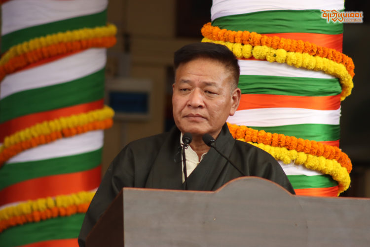 སྲིད་སྐྱོང་སྤེན་པ་ཚེ་རིང་མཆོག་ནས་མོན་ཡུལ་མི་མང་གིས་གོ་སྒྲིག་ཞུས་པའི་༧གོང་ས་མཆོག་གི་གོ་སྟོན་སྲུང་གཙིའི་སྐབས་གསུང་བཤད་གནང་། བོད་ཀྱི་དུས་བབ་གསར་ཁང་གི་པར། ༠༧།༠༩།༢༠༢༤