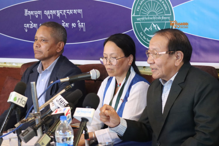 དེ་རིང་བཞུགས་སྒར་དྷ་སར་གཞི་རིམ་མི་མང་གིས། བོད་མིའི་སྒྲིག་འཛུགས་སྲ་བརྟན་དང་འབྲེལ་ནས་གསར་འགོད་གསལ་བསྒྲགས་སྤེལ་སྐབས། བོད་ཀྱི་དུས་བབ་གསར་ཁང་གི་པར།  ༡༠།༠༩།༢༠༢༤