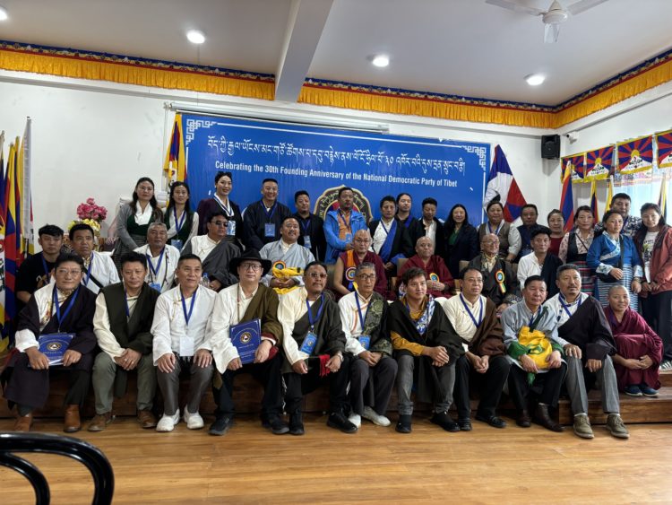 བོད་ཀྱི་རྒྱལ་ཡོངས་མང་གཙོ་ཚོགས་པ་དབུ་བརྙེས་ནས་ལོ་ངོ་ ༣༠ འཁོར་བའི་དུས་དྲན་སྲུང་གཙི་ཞུས། བོད་ཀྱི་དུས་བབ་གསར་ཁང་གི་པར།