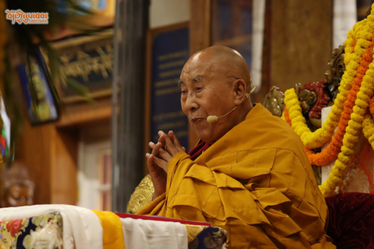 མོན་ཡུལ་མི་མང་ཡོངས་ནས་༧གོང་ས་རྒྱལ་བ་རིན་པོ་ཆེ་མཆོག་ལ་བརྟན་བཞུགས་བསྟར་འབུལ་ཞུ་བཞིན་པ། ༢༠༢༤།༩།༧ དུས་བབ་ཀྱི་པར།