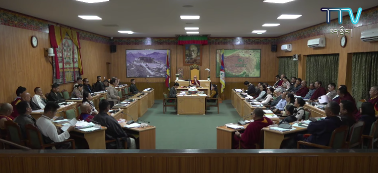  བདེ་སྲུང་ལས་ཁུངས་ཀྱི་ལོ་འཁོར་ལས་བསྡོམ་སདང་བགྲོ་གླེང་གསལ་བཤད་སྐབས། བོད་མི་མང་སྤྱི་འཐུས་ལྷན ཚོགས་ཀྱི་ཐད་གཏོང་ནས་བླངས། ༢༠༢༤།༩།༡༧