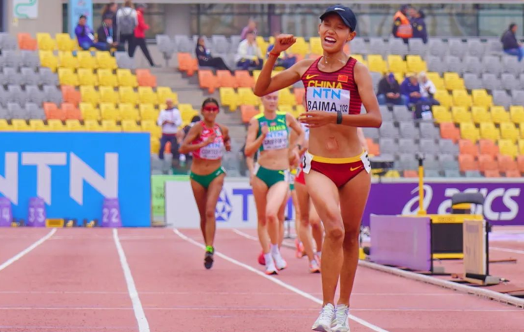 བོད་རིགས་ལུས་རྩལ་པ་པདྨ་སྒྲོལ་མར་གསེར་གྱི་རྟགས་མ་ཐོབ། དྲ་ལམ་གྱི་པར།