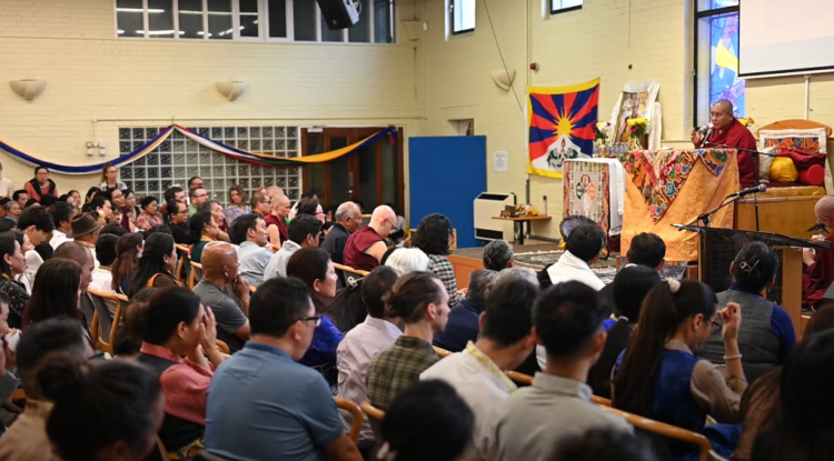 སྐྱབས་རྗེ་གླིང་རིན་པོ་ཆེ་མཆོག་ནས་དབྱིན་ཡུལ་བོད་རིགས་རྣམས་བཀའ་སློབ་ལམ་སྟོན་གནང་།  དྲ་ལམ་ཐད་གཏོང་ནས་པར་བླངས།