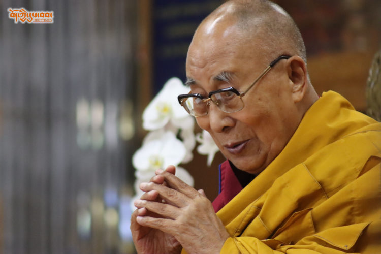 ཐའེ་ཝན་གྱི་དད་ལྡན་མི་མང་གིས་༧གོང་ས་མཆོག་ལ་བརྟན་བཞུགས་བསྟར་འབུལ་ཞུས།