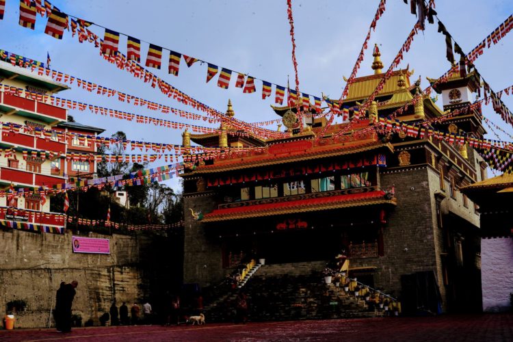 འབུམ་ལ་དགོན་ཐུབ་མཆོག་དགའ་ཚལ་གླིང་དགོན། ཐུབ་མཆོག་དགའ་ཚལ་གླིང་དགོན་གྱི་ངོ་དེབ་ནས་པར་བླངས། ༢༠༢༤།༡༡།༠༤