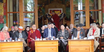 བོད་གཞུང་མང་གཉིས་ནས་བཞུགས་སྒར་དུ་༧གོང་ས་མཆོག་ལ་ནོ་སྦེལ་ཞི་བདེ་གཟེངས་རྟགས་འབུལ་བཞེས་མཛད་ནས་ལོ་ ༣༥ འཁོར་བ་དང་། རྒྱལ་སྤྱིའི་འགྲོ་བ་མིའི་ཐོབ་ཐང་ཉིན་མོར་ཐེངས་ ༧༦ པའི་དུས་དྲན་སྲུང་གཙི་ཞུས། དུས་བབ་ཀྱི་པར། ༢༠༢༤།༡༢།༡༠