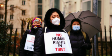 Tibetan protestors in Austria in front of Chinese Embassy on the Human Rights Day to protest against Human Rights Violations in Tibet. Photo: TibetTV.