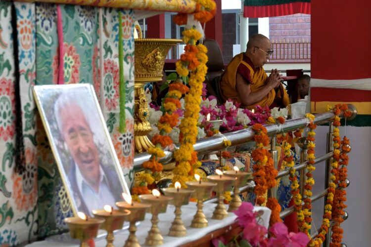 དགའ་ལྡན་ཕོ་བྲང་གི་སྐུ་པར།