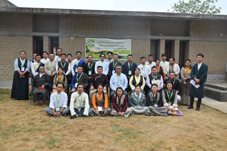 Sikyong Penpa Tsering with the participants of the three-day Tibetan Agriculture Conference.