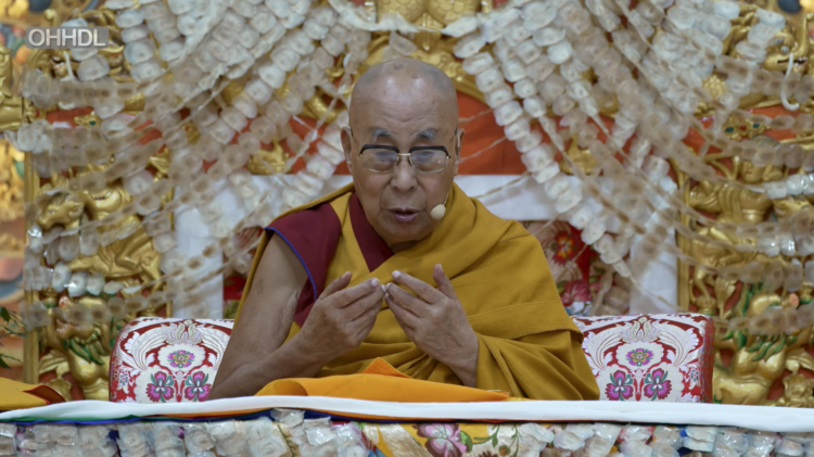 དཔལ་ལྡན་རྒྱུད་སྨད་གྲྭ་ཚང་གིས་༧གོང་ས་རྒྱལ་བ་རིན་པོ་ཆེ་མཆོག་ལ་བརྟན་བཞུགས་བསྟར་འབུལ་ཞུ་བཞིན་པ། ཐད་གཏོང་ནས་སྐུ་པར་བླངས། ༢༠༢༤།༢།༡༧