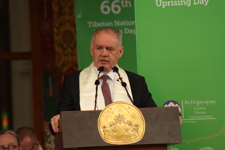 སྐུ་མགྲོན་གཙོ་བོ་སི་ལོ་ཝ་ཀི་ཡའི་སྲིད་འཛིན་ཟུར་པ་ཨན་ཌི་རེ་ཇི་ཀི་སི་ཀ་མཆོག་གིས་གསུང་བཤད་གནང་བཞིན་པ། ༢༠༢༥།༣།༡༠