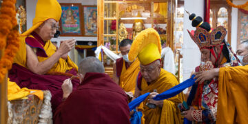 ༧གོང་ས་མཆོག་ལ་བརྟན་བཞུགས་བསྟར་འབུལ་སྐབས། དགའ་ལྡན་ཕོ་བྲང་གི་སྐུ་པར། ༢༠༢༥།༣།༥