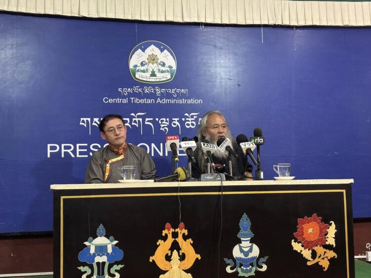 སྤྲུལ་སྐུ་ཧཱུྃ་ཀར་རྡོ་རྗེ་མཆོག་སྐུ་གྲོངས་པ་དང་འབྲེལ་ནས་གསར་འགོད་གསལ་བསྒྲགས་གནང་བཞིན་པ། དུས་བབ་གསར་ཁང་གི་པར། ༢༠༢༥།༠༤།༠༨