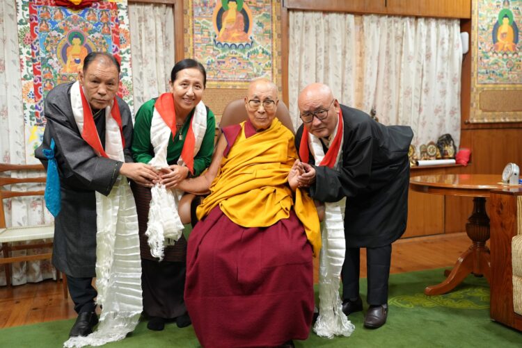 ཁྲིམས་ཞིབ་པ་གསུམ་ལ་མཇལ་ཁ་སྩལ།  དགའ་ལྡན་ཕོ་བྲང་གི་སྐུ་པར། ༢༠༢༥།༤།༢༡