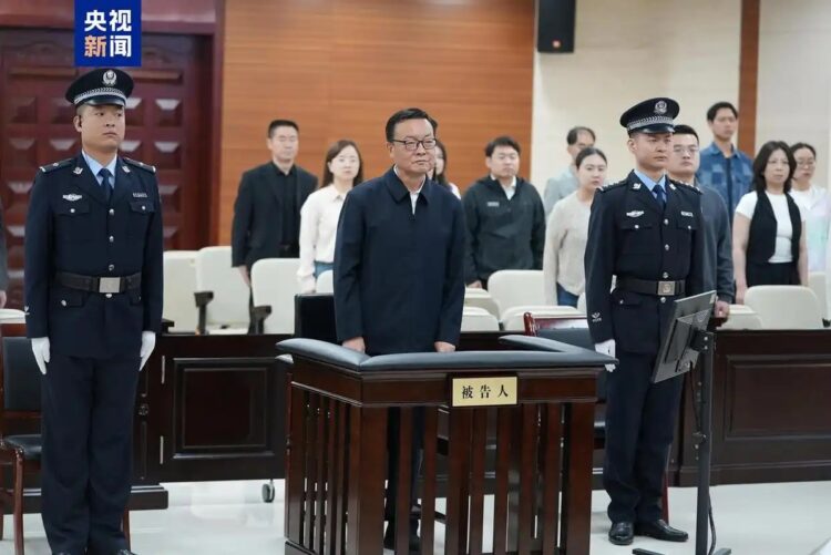 Li Pengxin, a former senior official of the Xinjiang Uygur autonomous region, is sentenced to life imprisonment [Photo/CCTV]