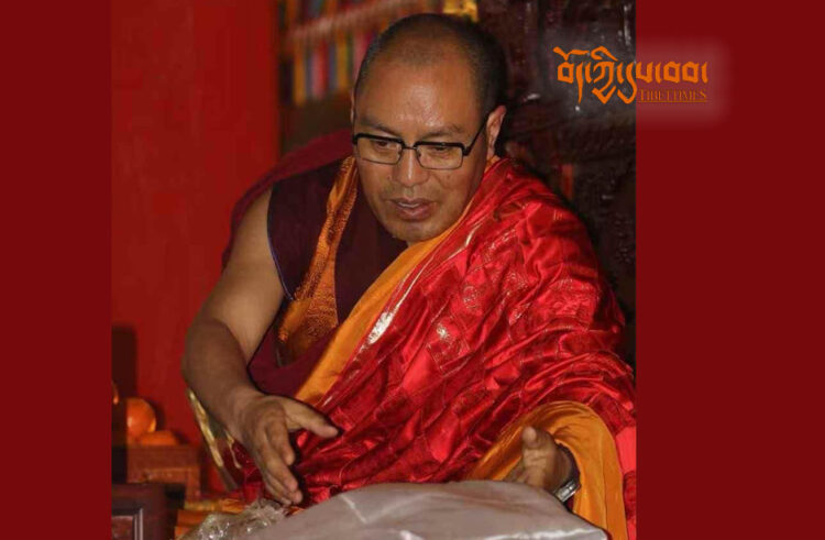 མགོ་ལོག་དགའ་བདེ་རྫོང་ལུང་སྔོན་དགོན་པའི་ཁྲི་པ་སྤྲུལ་སྐུ་ཧཱུཾ་ཀར་རྡོ་རྗེ་མཆོག འབྲེལ་ཡོད་ནས་པར་འདི་གར་མཁོ་སྤྲོད་གནང་།