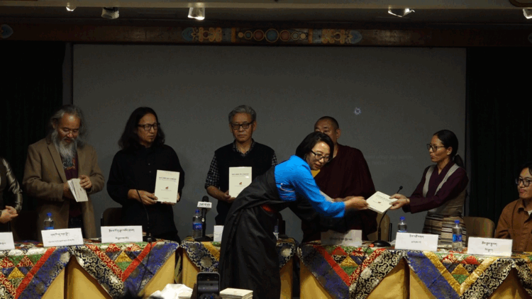 བཙན་བྱོལ་སྐྱེས་མ་དང་རྩོམ་རིག་ཅེས་པའི་དཔྱད་རྩོམ་དཔེ་དེབ་ཅིག་དབུ་འབྱེད་གནང་སོང་། བོད་ཀྱི་དུས་བབ་ཀྱི་པར། ༢༠༢༥།༥།༡༤