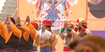 བོད་ཀྱི་ཞོ་སྟོན་རྒྱས་པ་ཐེངས་ཉེར་བརྒྱད་པ་འཚོག་མགོ་བཙུགས་ཀྱིས་འཁྲབ་སྟོན་བྱེད་བཞིན་པའི་ཡུལ་དངོས། ༢༠༢༥།༥།༧