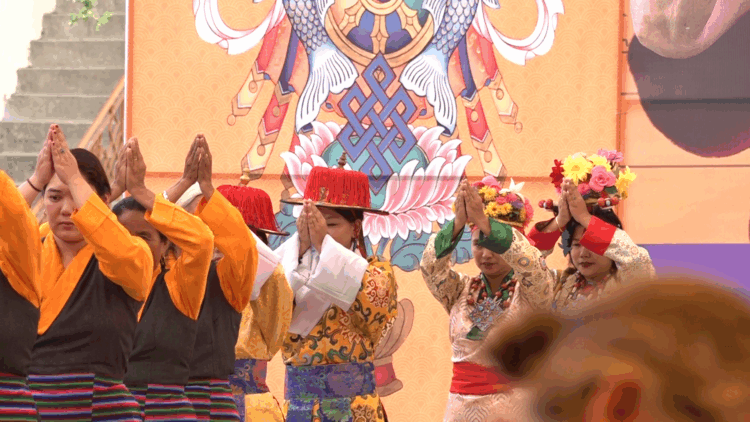 བོད་ཀྱི་ཞོ་སྟོན་རྒྱས་པ་ཐེངས་ཉེར་བརྒྱད་པ་འཚོག་མགོ་བཙུགས་ཀྱིས་འཁྲབ་སྟོན་བྱེད་བཞིན་པའི་ཡུལ་དངོས། ༢༠༢༥།༥།༧