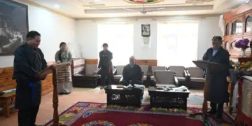 ལྷ་འབྲུག་ལགས་ཀྱིས་སྤྱི་ཁྱབ་ཁྲིམས་དྲུང་གི་ལས་འཁུར་དམ་འབུལ་ཞུས། བོད་མིའི་སྒྲིག་འཛུགས་ཀྱི་པར། ༢༠༢༥།༥།༥