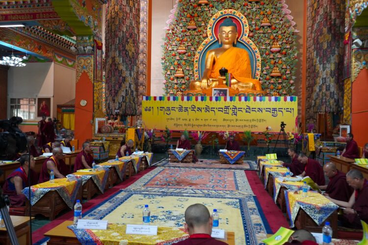 གཞུང་ཆེན་རིས་མེད་བགྲོ་གླེང་ཐེངས་བརྒྱད་པ། ༢༠༢༥།༠༥།༠༥ རྫོང་གསར་བཤད་གྲྭའི་ངོ་དེབ་ཀྱི་པར།