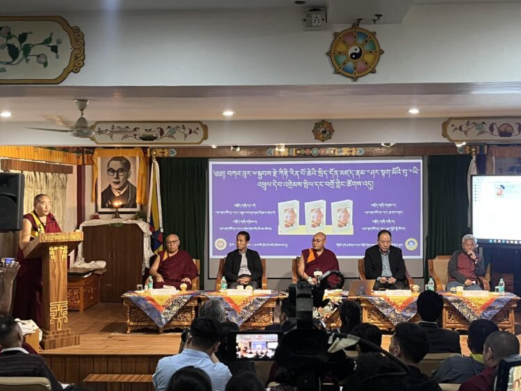 སྐྱབས་རྗེ་བཀའ་ཟུར་ཀིརྟི་རིན་པོ་ཆེ་མཆོག་གི་མཛད་རྣམ་ཤར་སྟག་མོའི་བུ་ཞེས་པའི་འཕྲུལ་དེབ་འགྲེམས་སྤེལ་གྱི་མཛད་སྒོ་དང་དཔྱད་བརྗོད་བགྲོ་གླེང་འཚོགས། བོད་ཀྱི་དུས་བབ་གསར་ཁང་གི་པར། ༢༠༢༥།༥།༩