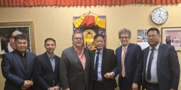 སྲིད་སྐྱོང་མཆོག་གིས་ཁེ་ན་ཌའི་གྲོས་ཚོགས་འཐུས་མི་ཁག་ཅིག་ལ་མཇལ་འཕྲད་གནང་། ༢༠༢༥།༥།༡༣  སྲིད་སྐྱོང་མཆོག་གི་ངོ་དེབ་ཀྱི་པར།