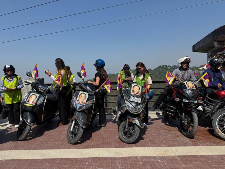 བར་བོད་ཀྱི་བུད་མེད་ལྷན་ཚོགས་དབུས་ས་གཉིས་དང་། ཆོལ་གསུམ་དབུས་སྤྱི་ཁྱབ་རྒྱུན་ལས་ཁང་གིས་སྦག་སྦག་སྐོར་སྐྱོད་ཀྱི་ལས་འགུལ་སྤེལ་བཞིན་པ། བུད་མེད་ལྷན་ཚོགས་ཀྱི་པར། ༢༠༢༥།༥།༡༧