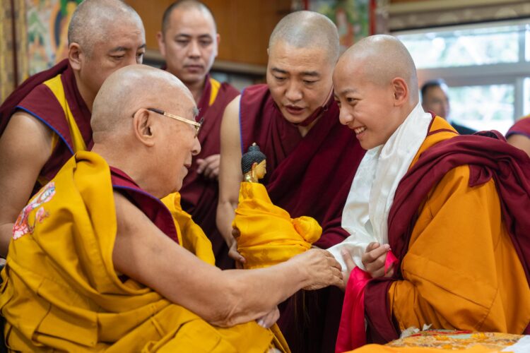 ༧གོང་ས་རྒྱལ་བ་རིན་པོ་ཆེ་མཆོག་དང་འཁྲུལ་ཞིག་རིན་པོ་ཆེའི་ཡང་སྲིད་བསྟན་འཛིན་ཆོས་ཀྱི་བློ་གྲོས་མཆོག་གི་སྐུ་པར། ༢༠༢༥།༥།༡༢