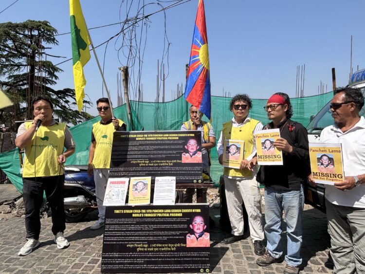 ༧ཀུན་གཟིགས་པཎ་ཆེན་རིན་པོ་ཆེ་མཆོག་གར་སོང་ཆ་མེད་དུ་གྱུར་ནས་ལོ་ངོ་ ༣༠ འཁོར་བའི་ཉིན་མོ་དང་བསྟུན་ལས་འགུལ་སྤེལ་བཞིན་པ། བོད་ཀྱི་དུས་བབ་གསར་ཁང་གི་པར། ༢༠༢༥།༥།༡༧