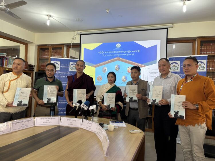 ཕྱི་དྲིལ་ཁྱབ་ཁོངས་བོད་ཀྱི་སྲིད་བྱུས་ཉམས་ཞིབ་ཁང་གི་གོ་སྒྲིག་འོག བོད་ནང་ས་བབ་ཤིན་ཏུ་མཐོ་བའི་སྐྱེ་ཁམས་གནས་སྤོའི་ལས་གཞི་ཞེས་པའི་ཉམས་ཞིབ་སྙན་ཐོ་འདོན་སྤེལ་དང་བགྲོ་གླེང་གནང་བཞིན་པ། བོད་ཀྱི་དུས་བབ་གསར་ཁང་གི་པར། ༢༠༢༥།༥།༢༨